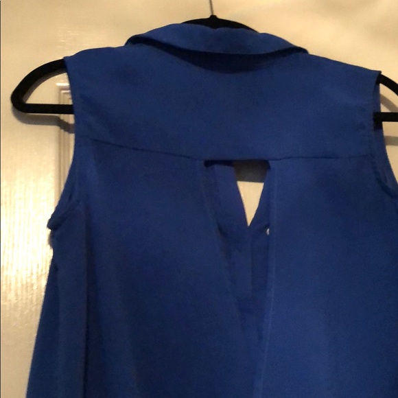 Short Sleeve Shirt with Gorgeous Back Detailing - Picture 5 of 7